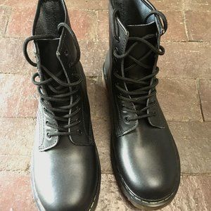 Dr. Martens Boots 1460 NEW without tags